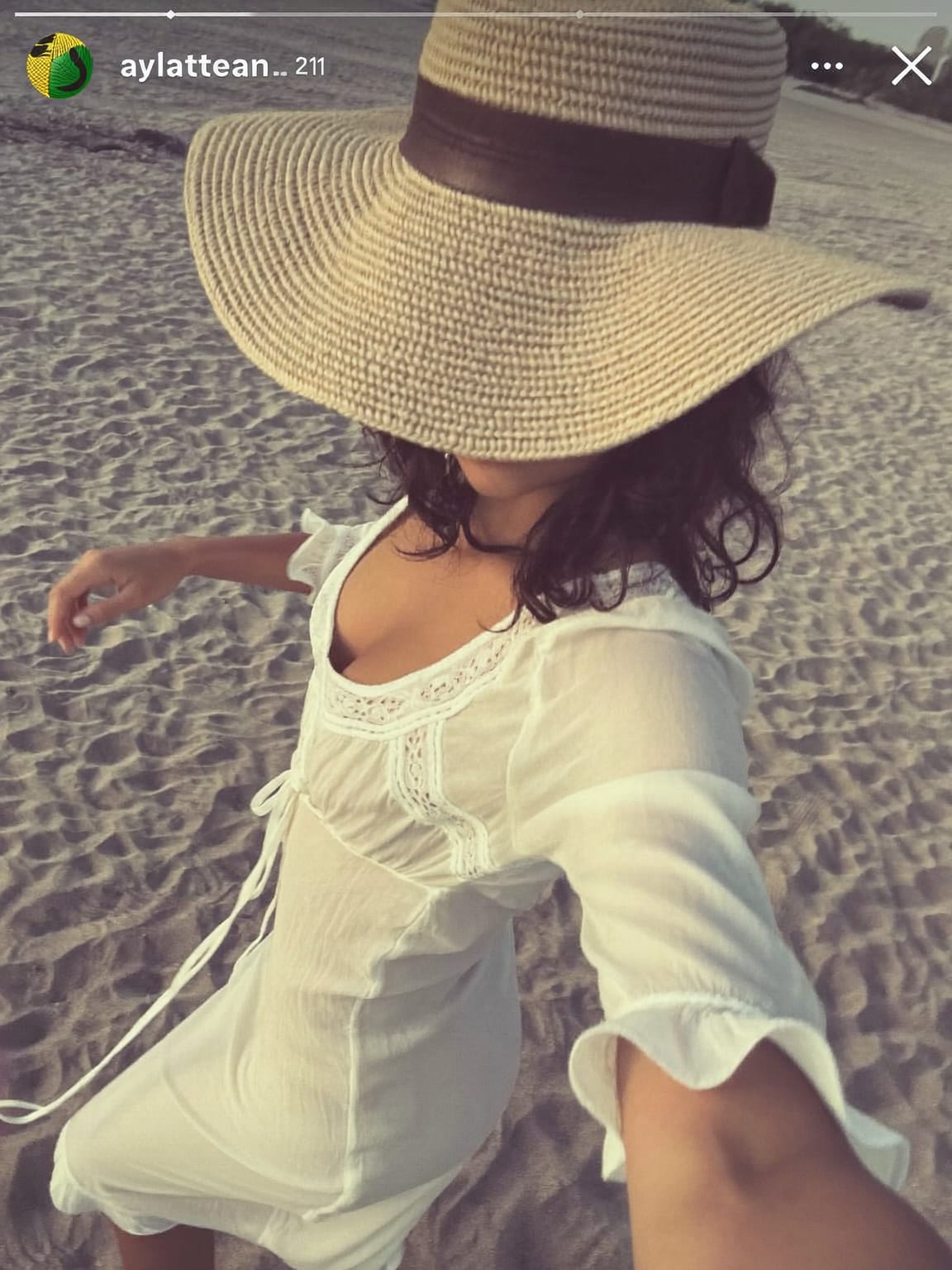 Look 1: The Shoreline — old money beach outfit
